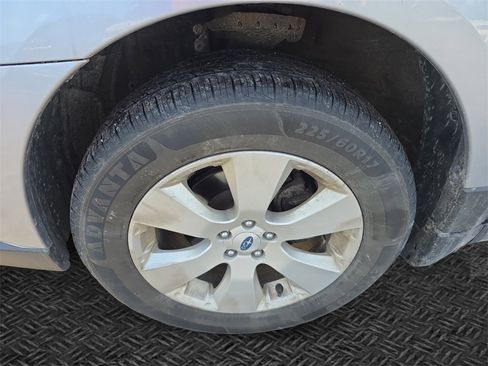 Used 2012 Subaru Outback 2.5i Limited image 11