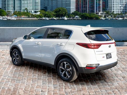 Used 2021 Kia Sportage LX image 7