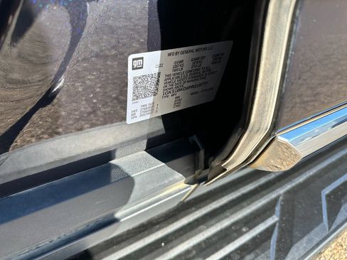 Used 2023 GMC Yukon SLT w/ SLT Premium Package image 7