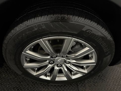 Used 2022 Cadillac XT4 Premium Luxury w/ Enhanced Visibility Package image 15