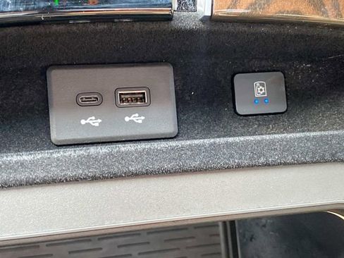 Used 2026 Cadillac Escalade Platinum Sport image 30