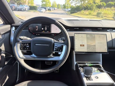 New 2026 Land Rover Range Rover Long Wheelbase SE AWD/4WD image 4
