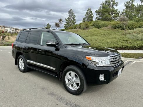 Used 2015 Toyota Land Cruiser image 4