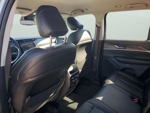 Used 2024 Jeep Grand Cherokee Limited image 18