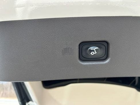 Used 2021 Lincoln Nautilus Reserve AWD/4WD image 8