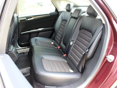 Used 2017 Ford Fusion SE w/ Equipment Group 201A AWD/4WD image 34