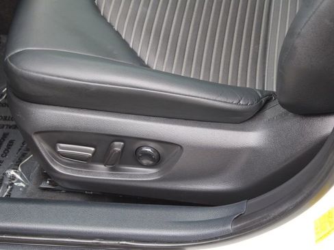 Used 2021 Toyota Camry SE w/ Blackout Package (TMS) image 15