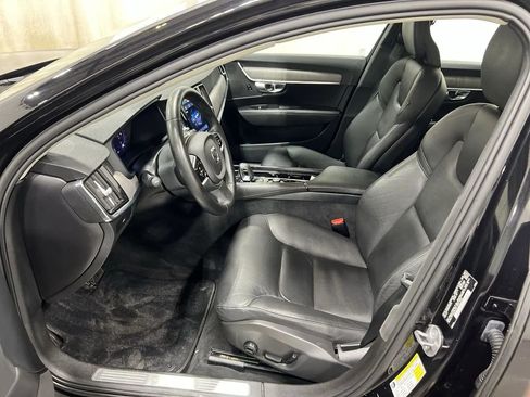Used 2024 Volvo S90 B6 Plus image 3