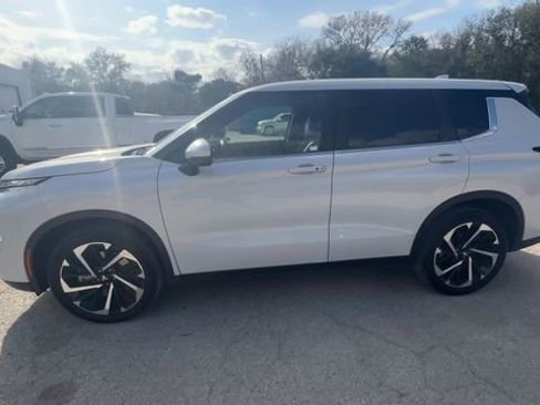 Used 2024 Mitsubishi Outlander SE image 5