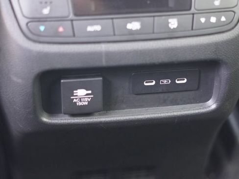 Used 2025 Honda Pilot Black Edition image 38