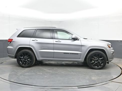 Used 2019 Jeep Grand Cherokee Altitude AWD/4WD image 11