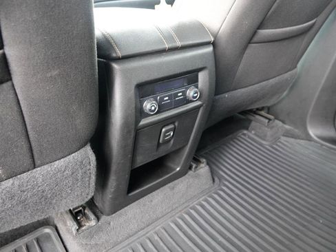 Used 2019 Chevrolet Traverse LT image 34