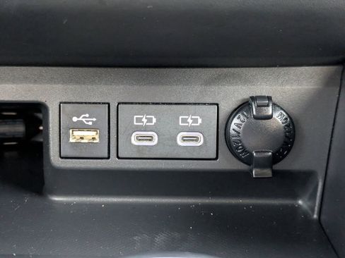 Used 2023 Toyota Highlander LE image 21