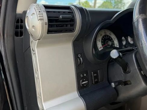 Used 2007 Toyota FJ Cruiser 4WD image 12