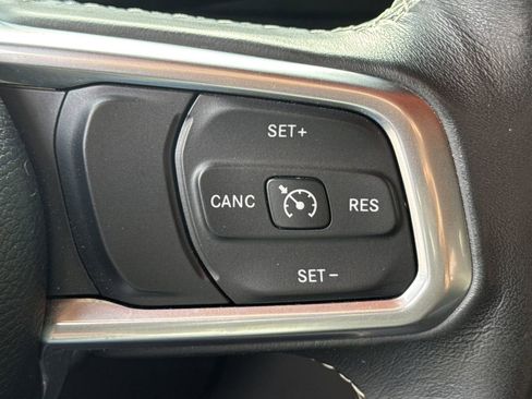 Used 2019 Jeep Wrangler Unlimited Sahara AWD/4WD image 25