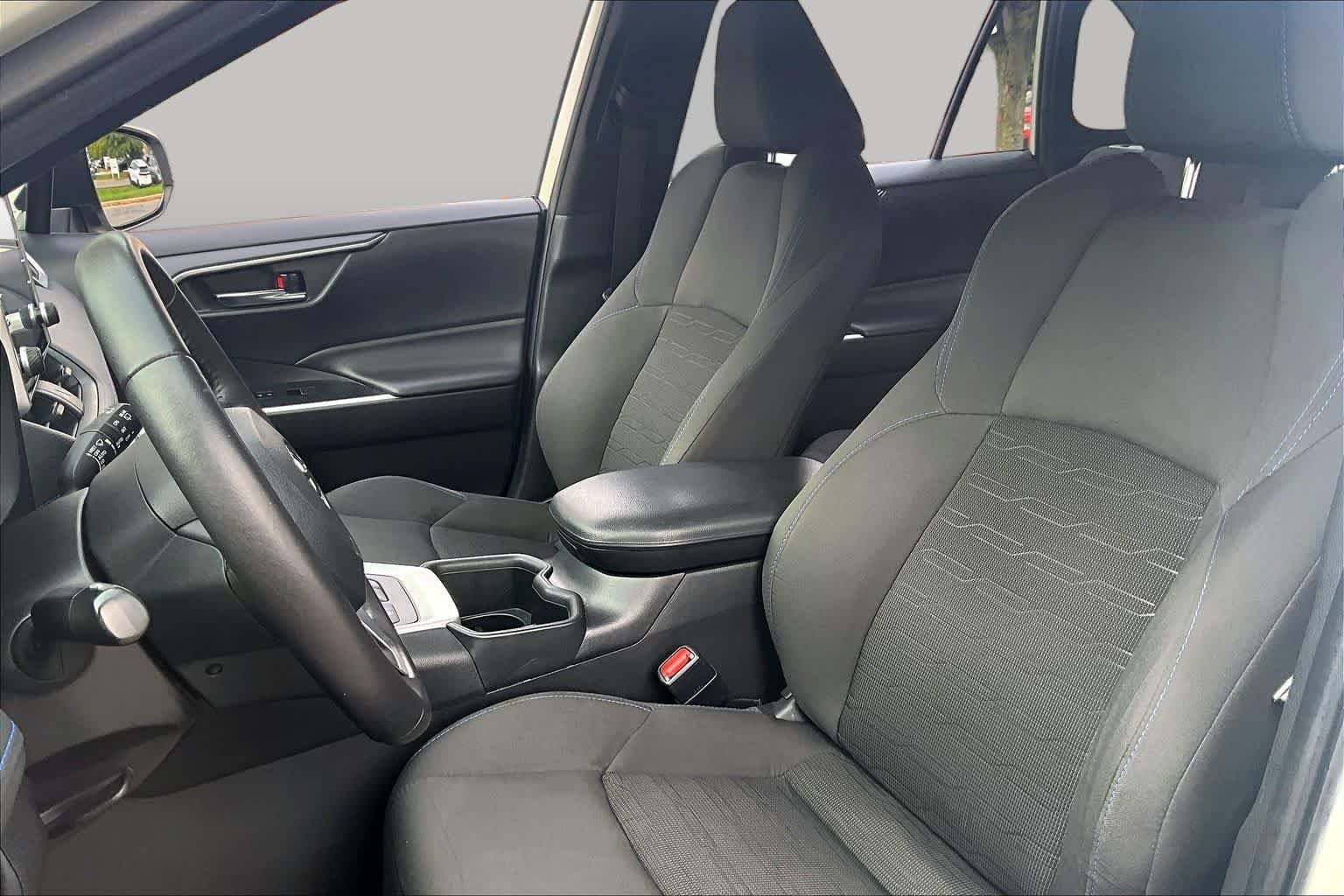 Used 2022 Toyota RAV4 SE w/ Convenience Package AWD/4WD image 8