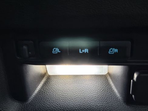 Used 2020 Ford Explorer Limited image 41