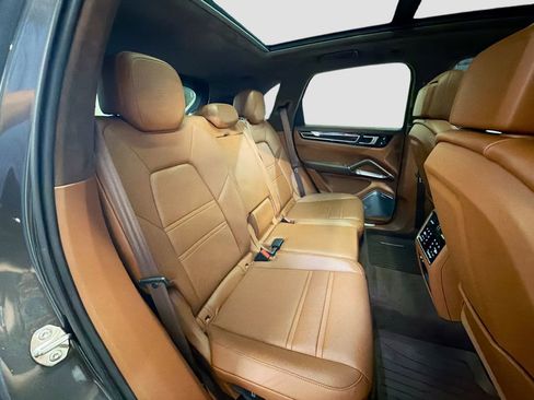 Certified 2023 Porsche Cayenne Turbo AWD/4WD image 29