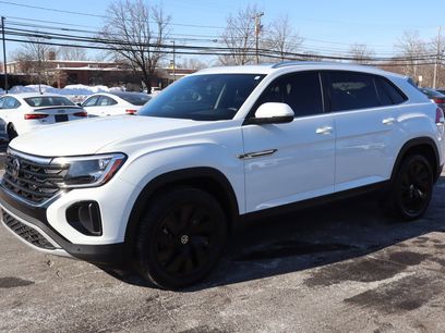 Used 2025 Volkswagen Atlas Cross Sport SE w/ Panoramic Sunroof Package