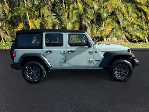 Used 2024 Jeep Wrangler Unlimited Sport AWD/4WD image 4