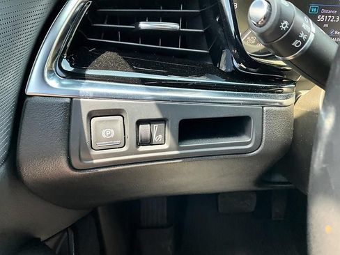 Used 2021 Cadillac XT6 Premium Luxury AWD/4WD image 17