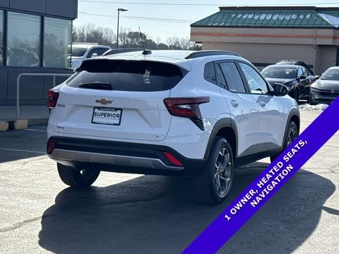 Used 2025 Chevrolet Trax LT w/ LT Convenience Package image 3