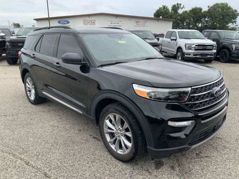 Used 2021 Ford Explorer XLT w/ Equipment Group 202A AWD/4WD image 2