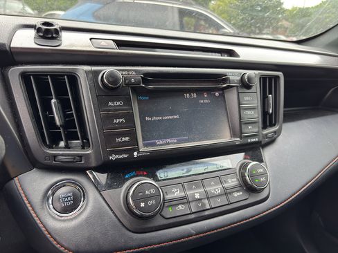 Used 2018 Toyota RAV4 SE w/ Power Extra Value Package AWD/4WD image 10