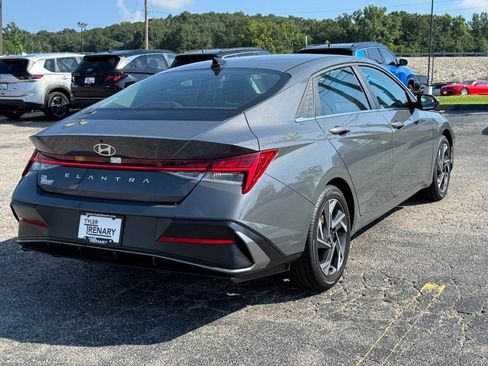 Used 2025 Hyundai Elantra SEL FWD image 4