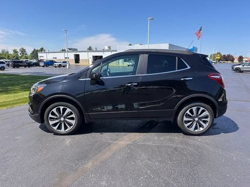 Used 2022 Buick Encore Preferred AWD/4WD image 2