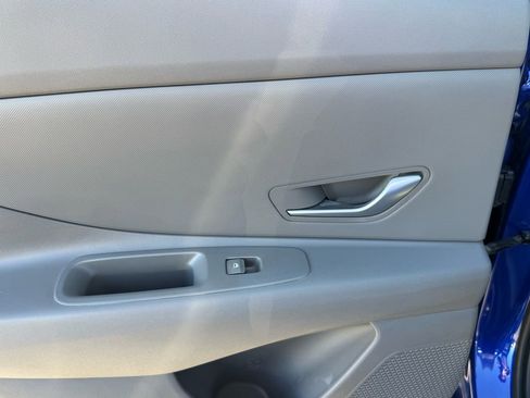 Used 2024 Hyundai Elantra SE image 17