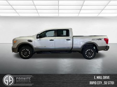 Used 2018 Nissan Titan PRO-4X w/ Pro-4x Convenience Package AWD/4WD image 3