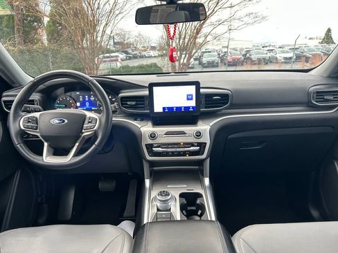 Used 2021 Ford Explorer XLT w/ Equipment Group 202A image 14