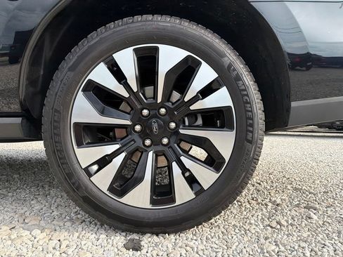 Used 2026 Ford Expedition Platinum w/ Driver's Package AWD/4WD image 10