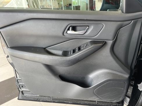 Used 2024 Nissan Rogue SV FWD image 9