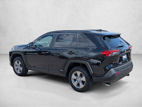 Used 2025 Toyota RAV4 XLE AWD/4WD image 8