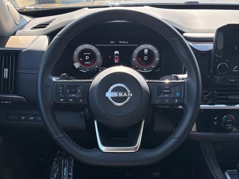 Used 2025 Nissan Pathfinder Platinum AWD/4WD image 22