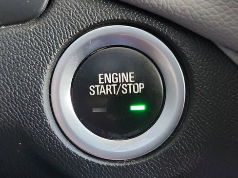 Used 2021 Chevrolet Equinox LS w/ LS Convenience Package FWD image 12