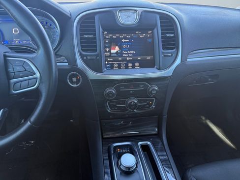 Used 2021 Chrysler 300 Touring w/ Driver Convenience Group image 11