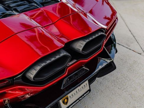 Used 2025 Lamborghini Revuelto AWD/4WD image 11