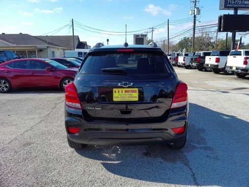 Used 2022 Chevrolet Trax LT w/ Driver Confidence Package image 5