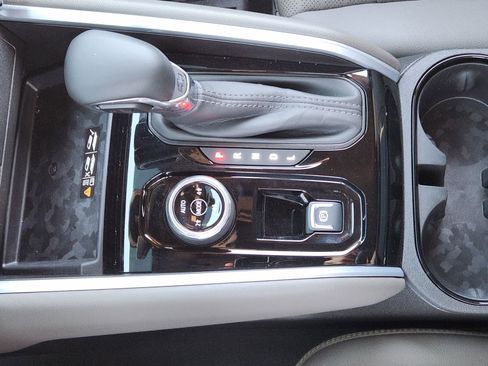 Used 2025 Chevrolet Colorado ZR2 w/ Technology Package image 23