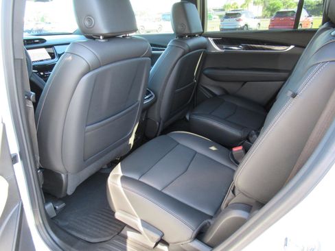 Used 2025 Cadillac XT6 Premium Luxury w/ Technology Package FWD image 37