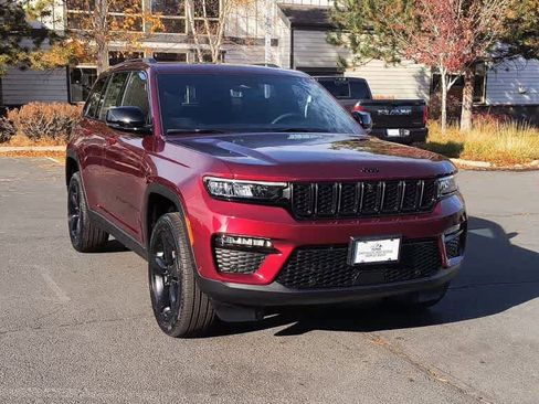 New 2025 Jeep Grand Cherokee Limited w/ Luxury Tech Group II image 3