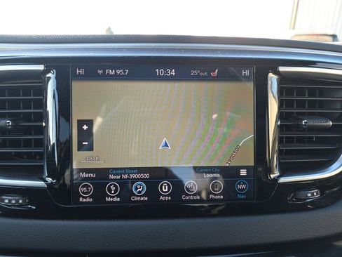 Used 2018 Chrysler Pacifica Touring-L w/ Advanced Safetytec Group image 17