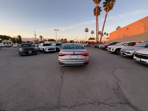 Used 2025 Volkswagen Jetta SE image 16