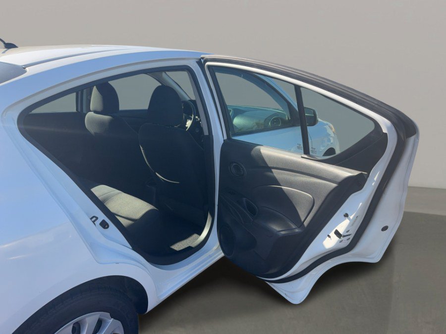 Used 2012 Nissan Versa SV FWD image 16