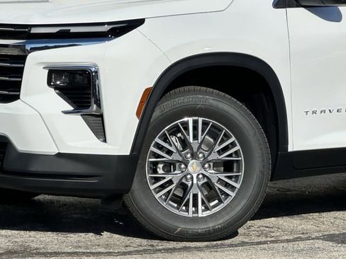 New 2026 Chevrolet Traverse LT image 8