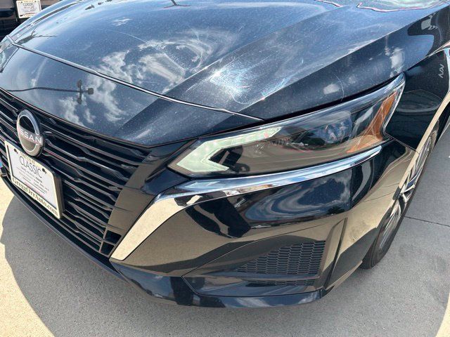 Used 2025 Nissan Altima 2.5 SV FWD image 4