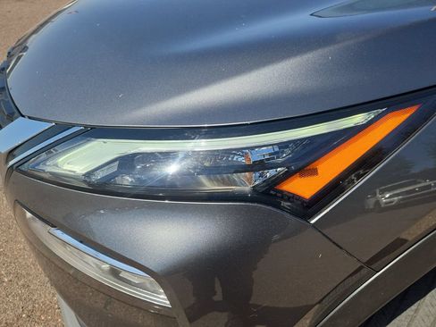 Used 2023 Nissan Rogue SV FWD image 17